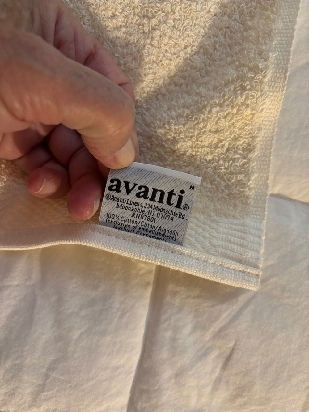 NEW Avanti Cream/Gold Bath Towel Set with Gold Embroidery - Picture 5 of 5